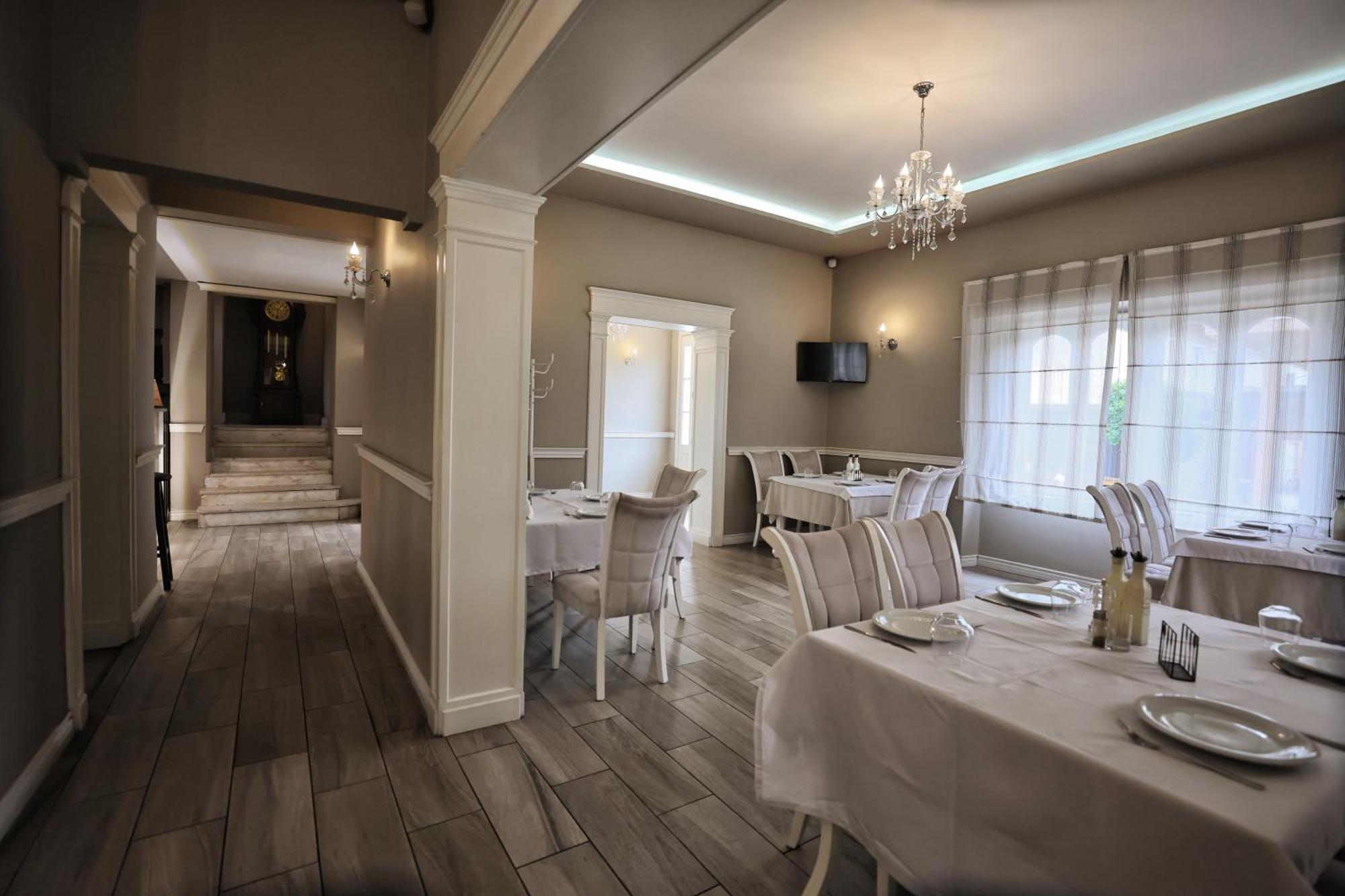 Casablanca - Boutique & Restaurant * Shkoder